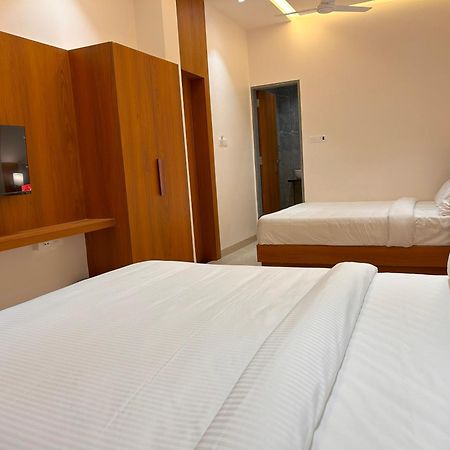 Hotel Neem Heritage Ширди Екстериор снимка