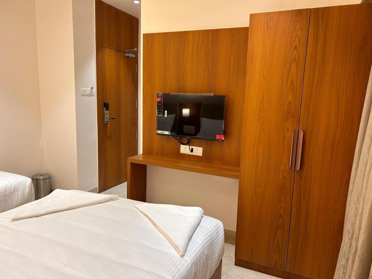 Hotel Neem Heritage Ширди Екстериор снимка
