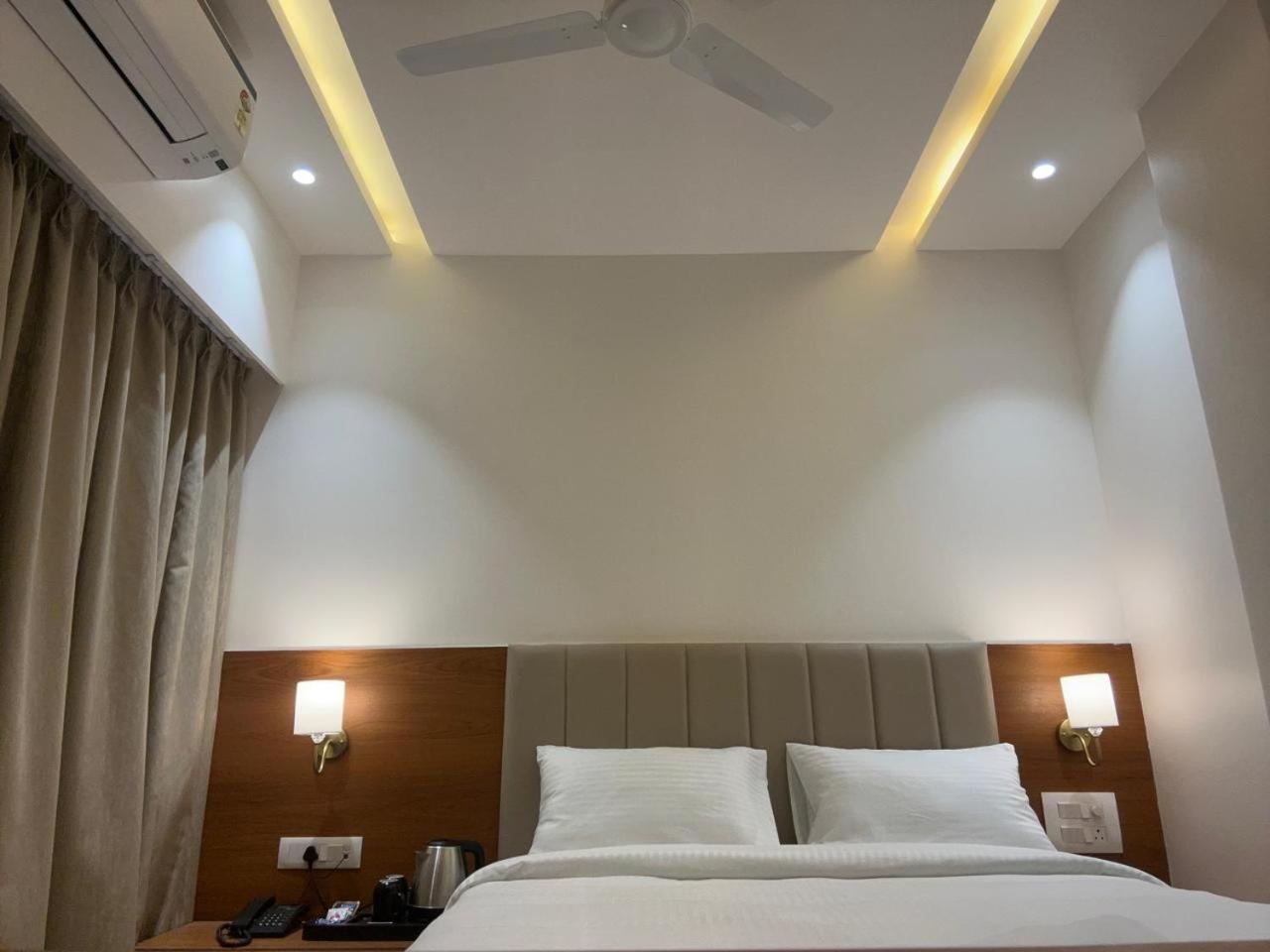 Hotel Neem Heritage Ширди Екстериор снимка
