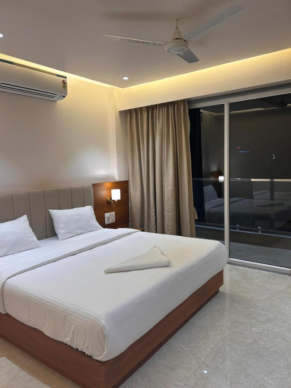 Hotel Neem Heritage Ширди Екстериор снимка