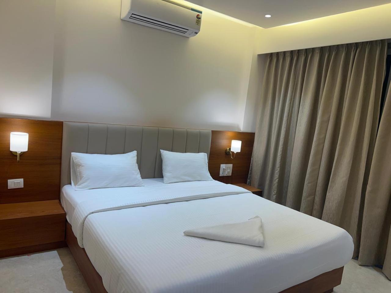 Hotel Neem Heritage Ширди Екстериор снимка