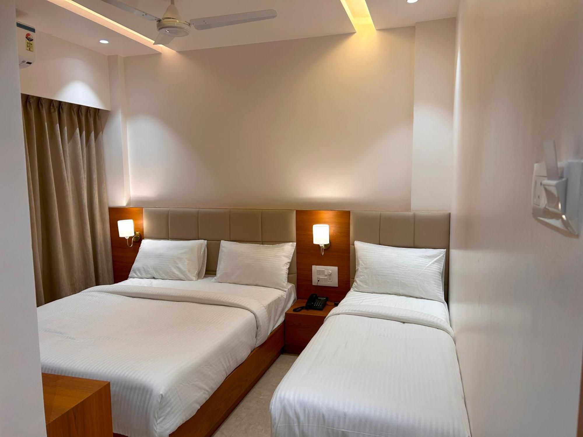 Hotel Neem Heritage Ширди Екстериор снимка