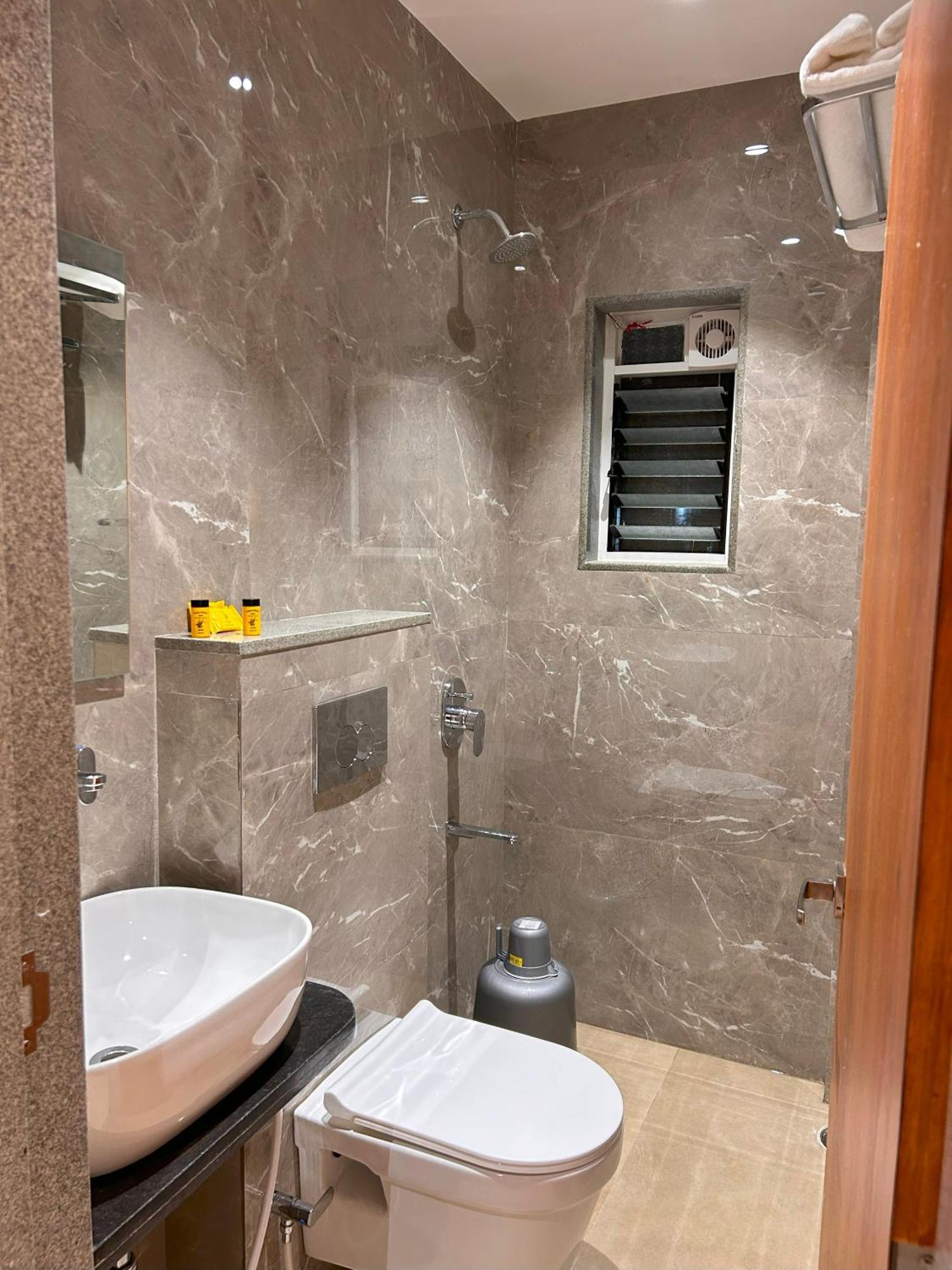 Hotel Neem Heritage Ширди Екстериор снимка