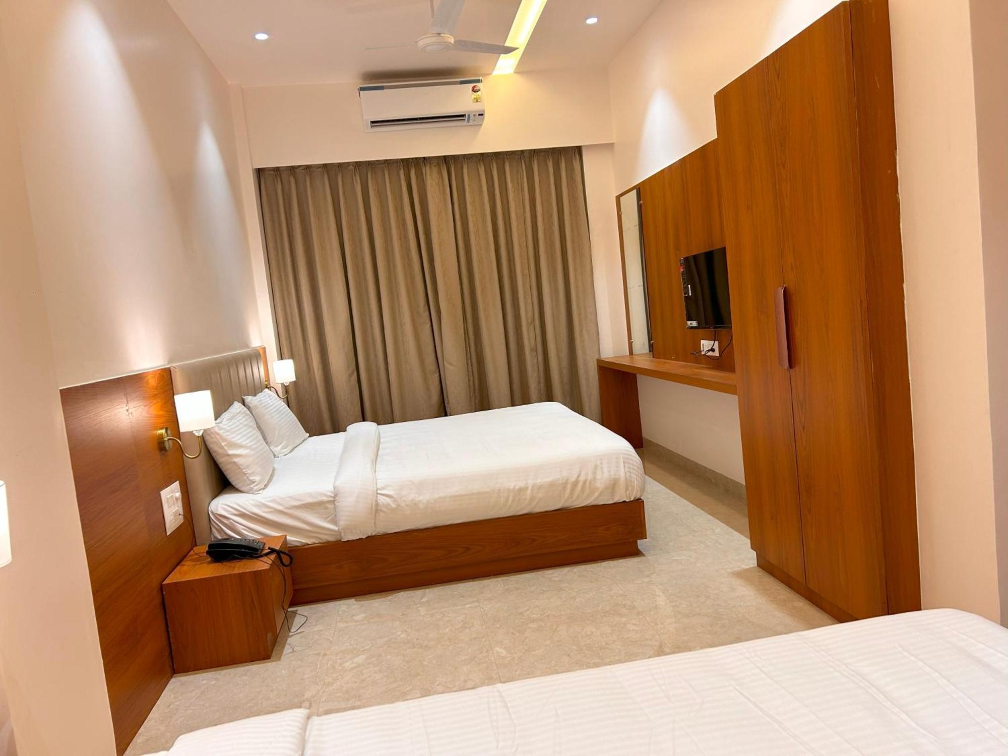 Hotel Neem Heritage Ширди Екстериор снимка