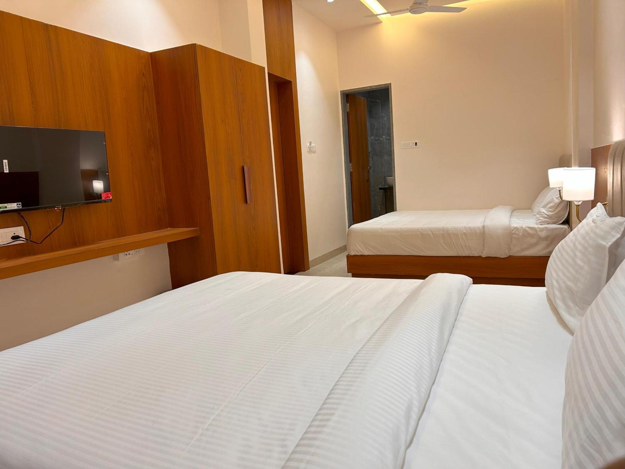Hotel Neem Heritage Ширди Екстериор снимка
