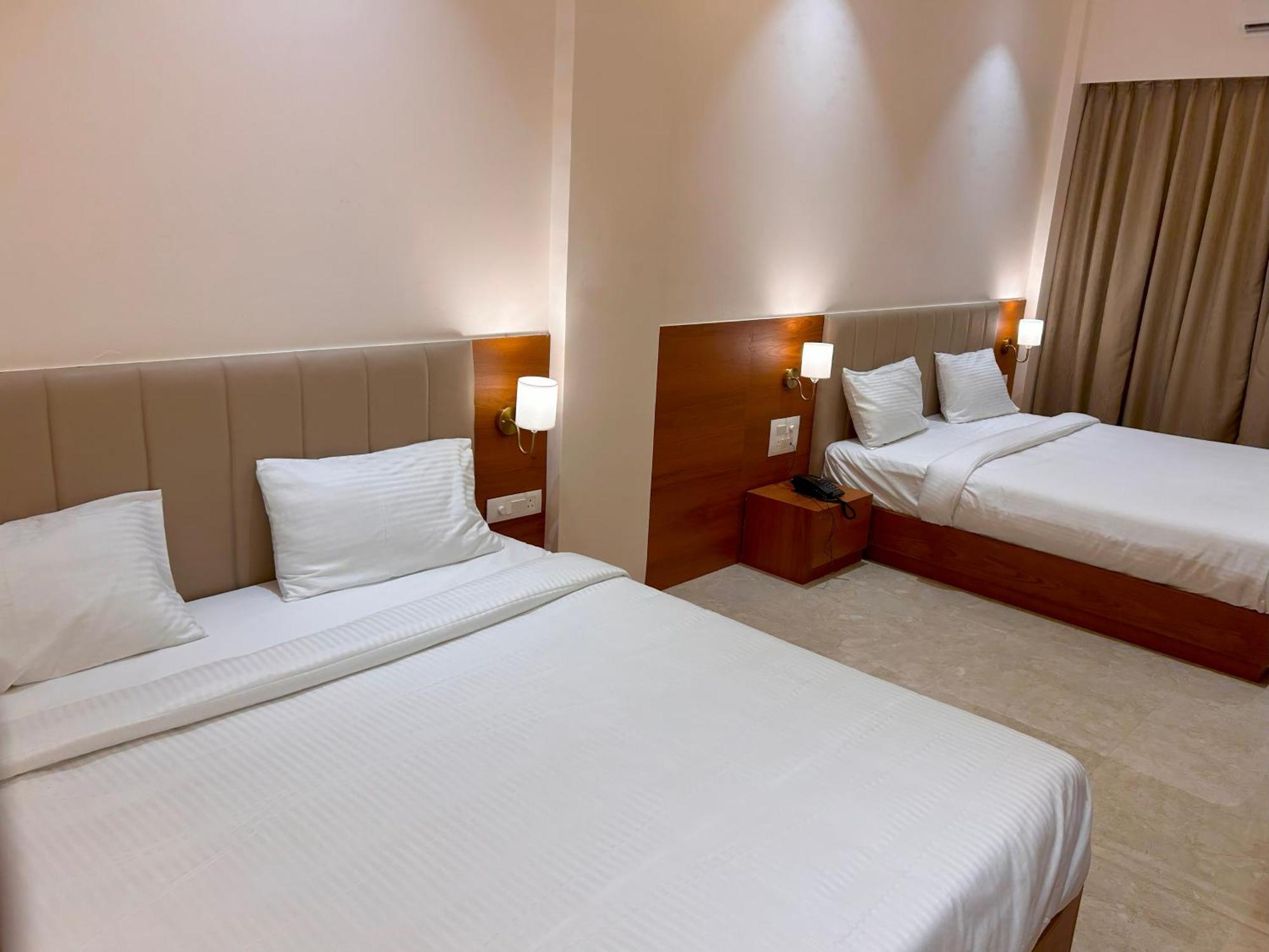 Hotel Neem Heritage Ширди Екстериор снимка