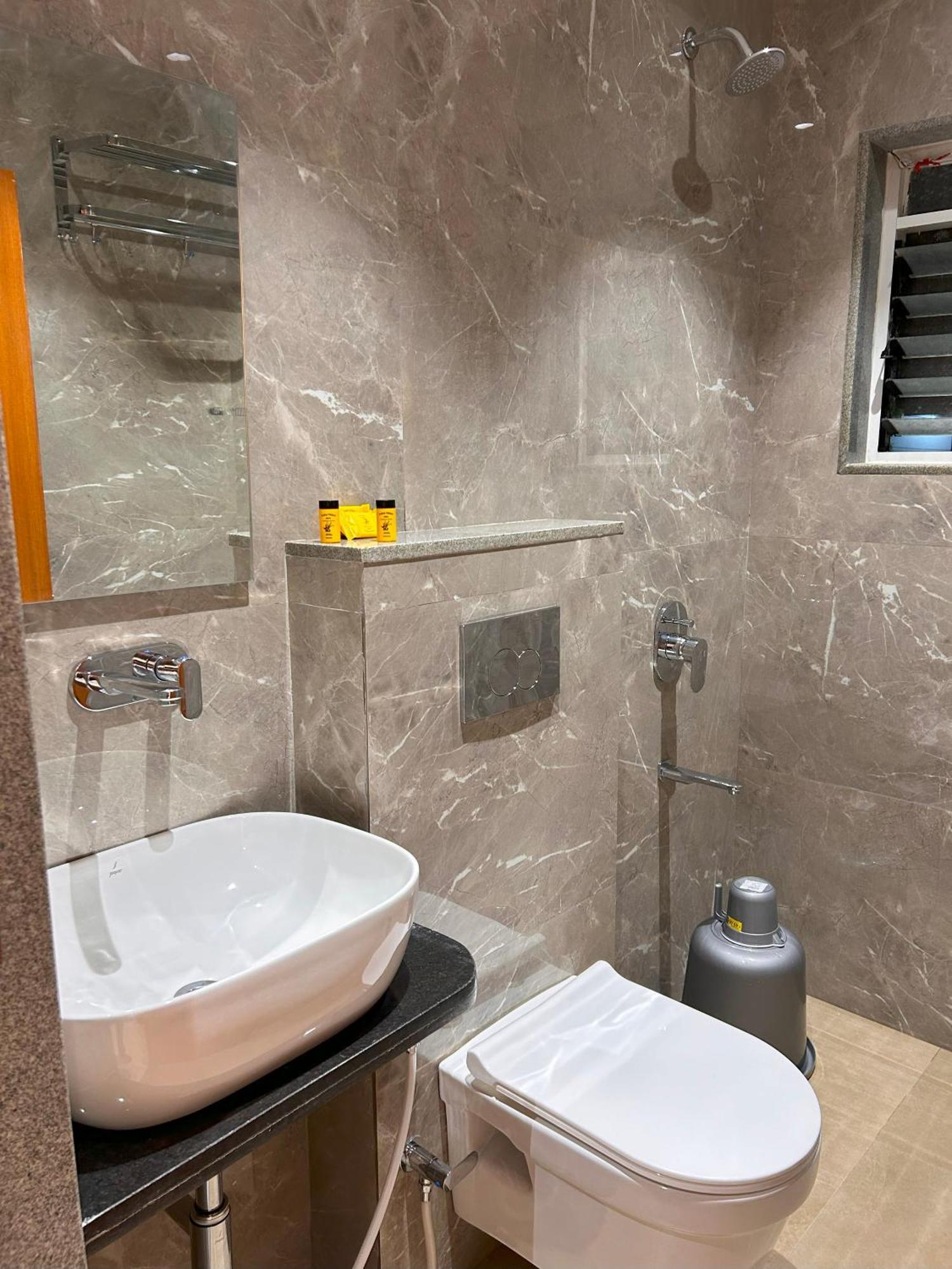 Hotel Neem Heritage Ширди Екстериор снимка